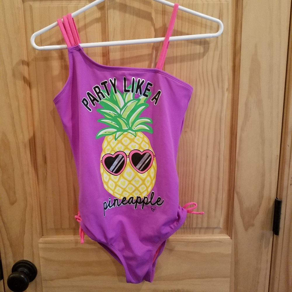 Girls swimwear